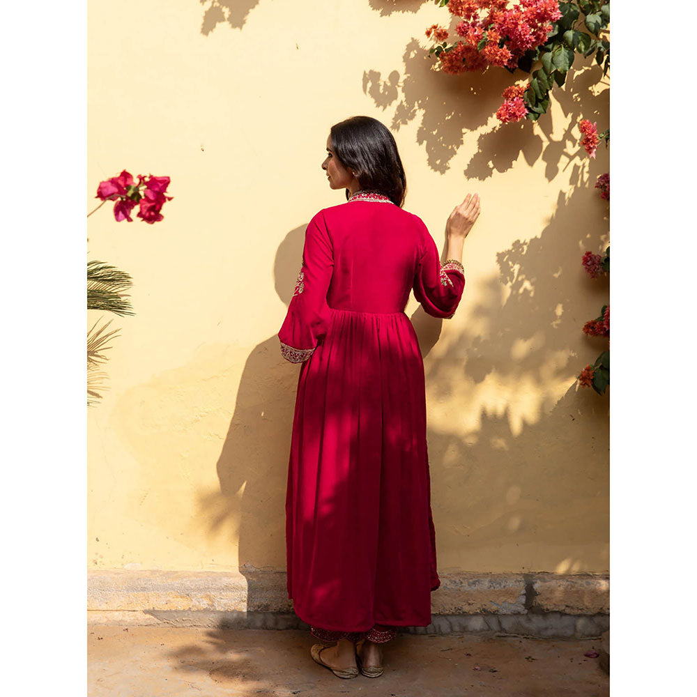 Maison Shefali Khizaan Gulabi - Velvet Embroidered Kurta & Pant with Dupatta (Set of 3)
