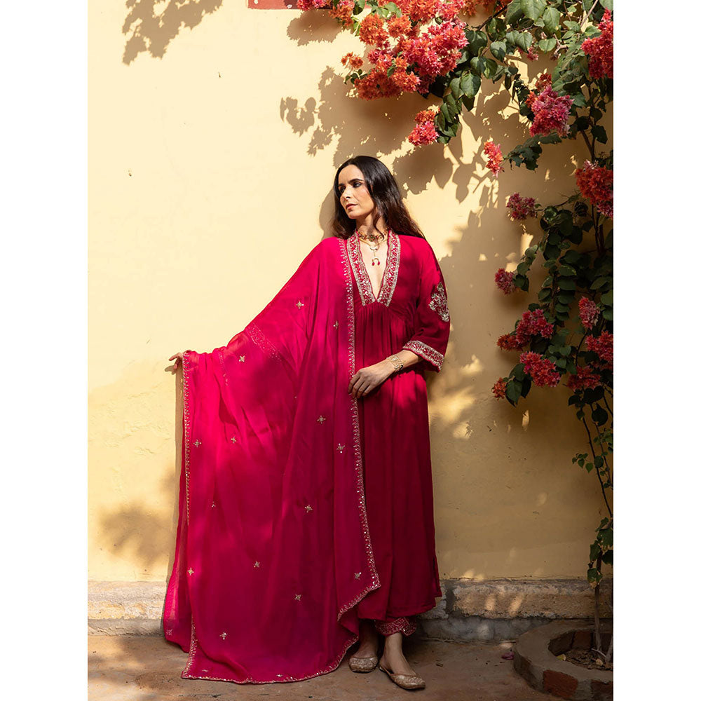 Maison Shefali Khizaan Gulabi - Velvet Embroidered Kurta & Pant with Dupatta (Set of 3)