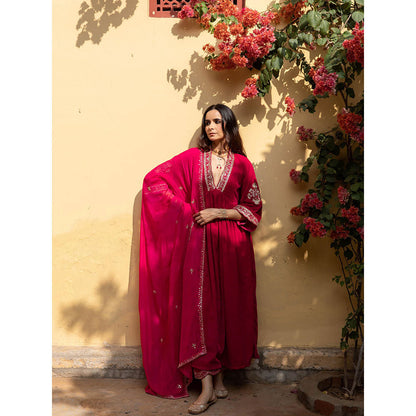 Maison Shefali Khizaan Gulabi - Velvet Embroidered Kurta & Pant with Dupatta (Set of 3)