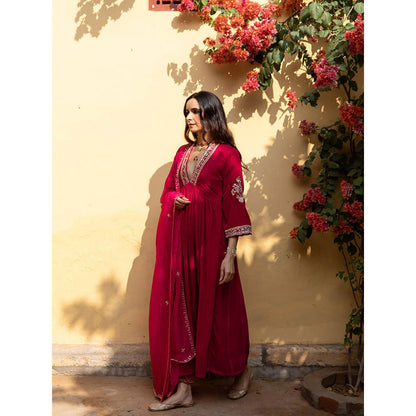 Maison Shefali Khizaan Gulabi - Velvet Embroidered Kurta & Pant with Dupatta (Set of 3)