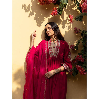 Maison Shefali Khizaan Gulabi - Velvet Embroidered Kurta & Pant with Dupatta (Set of 3)