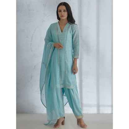 Mandira Wirk Scalloped Kurta With Salwar And Dupatta (Set of 3)