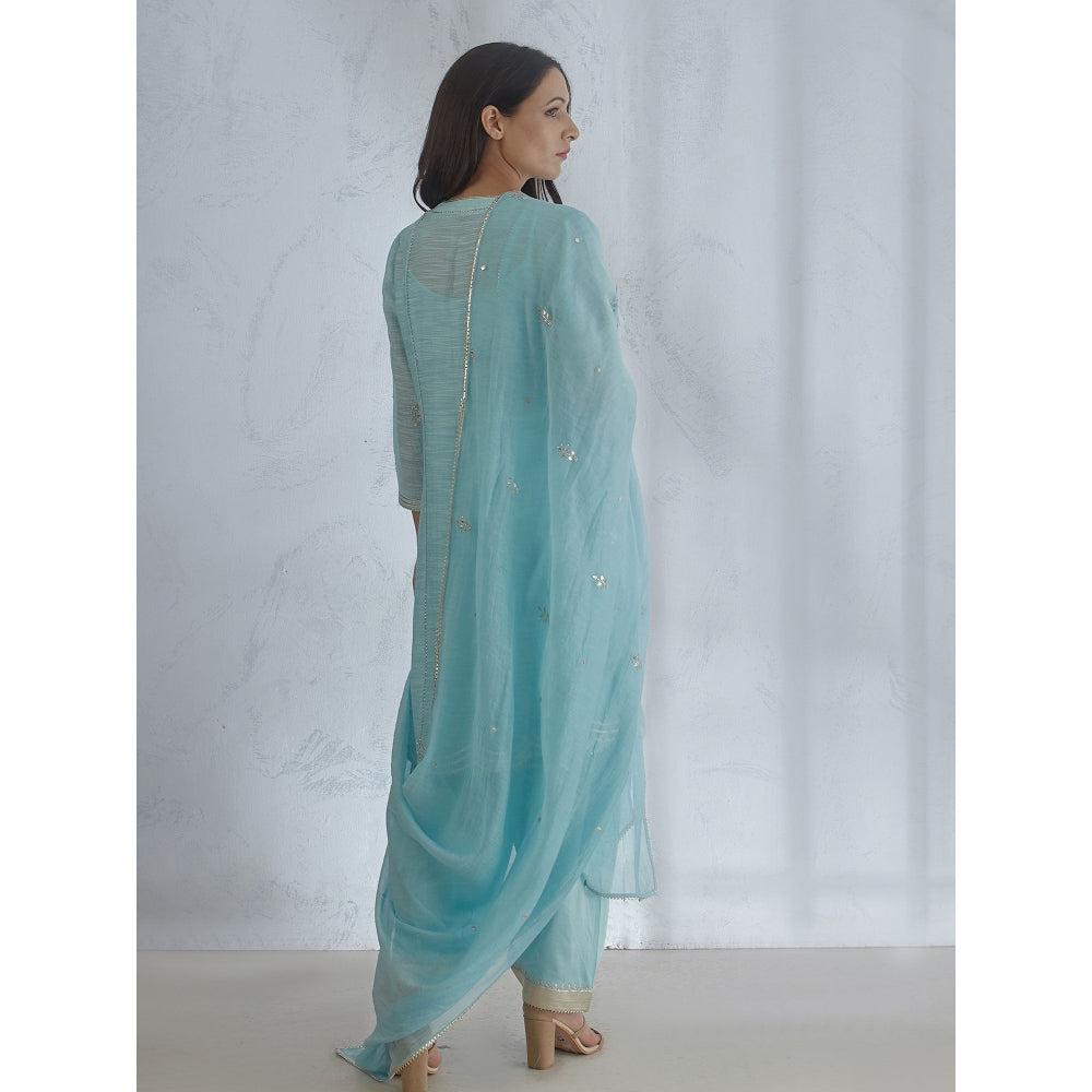 Mandira Wirk Scalloped Kurta With Salwar And Dupatta (Set of 3)