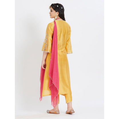 MANDIRA WIRK Yellow Kurta With Pant And Dupatta (Set Of 3)