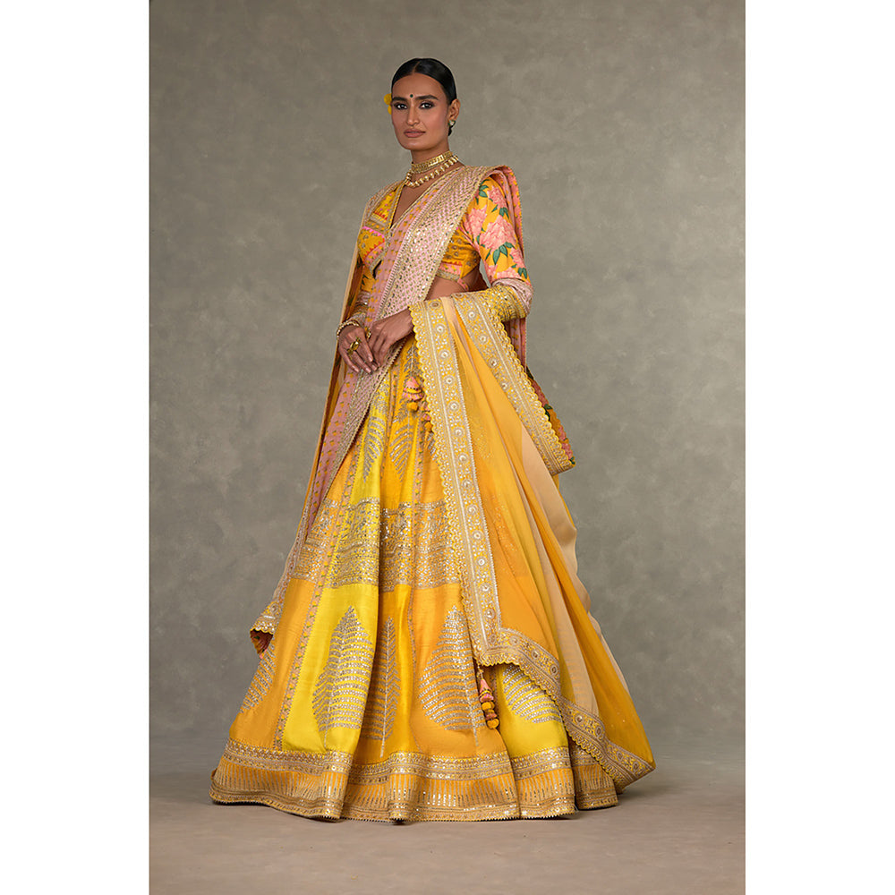 Masaba Yellow Sorbet Paan-Patti Lehenga Choli with 2 Dupatta & Can Can Skirt (Set of 5)