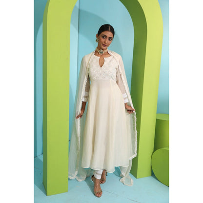 Neha Khullar Ivory Chanderi Silk Kurta (Set of 3)