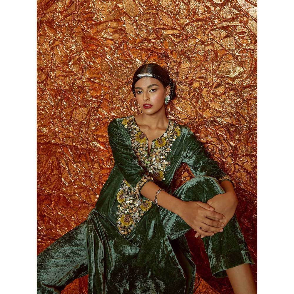 Nirmooha Green Velvet Embroidered Kurta with Pants (Set of 2)