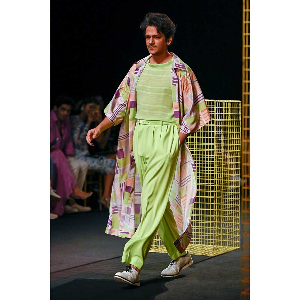 Nirmooha Geometric Printed Cape