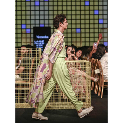 Nirmooha Geometric Printed Cape