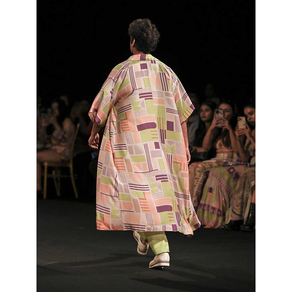 Nirmooha Geometric Printed Cape