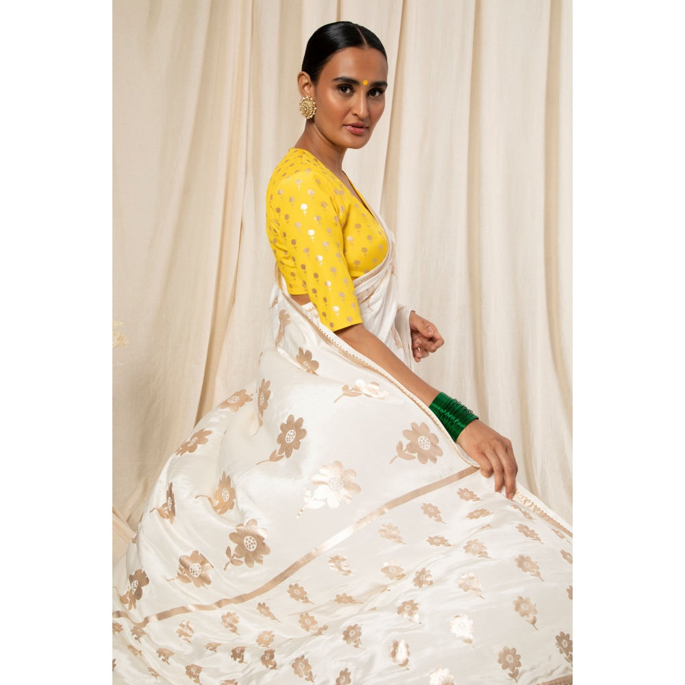 Masaba Ivory Oversized 70'S Flower Saree with Unstitched Blouse