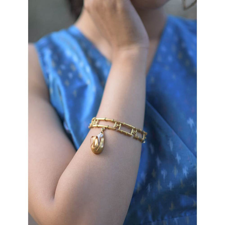 Suhani Pittie Gold 22k Gold Plated Bracelet