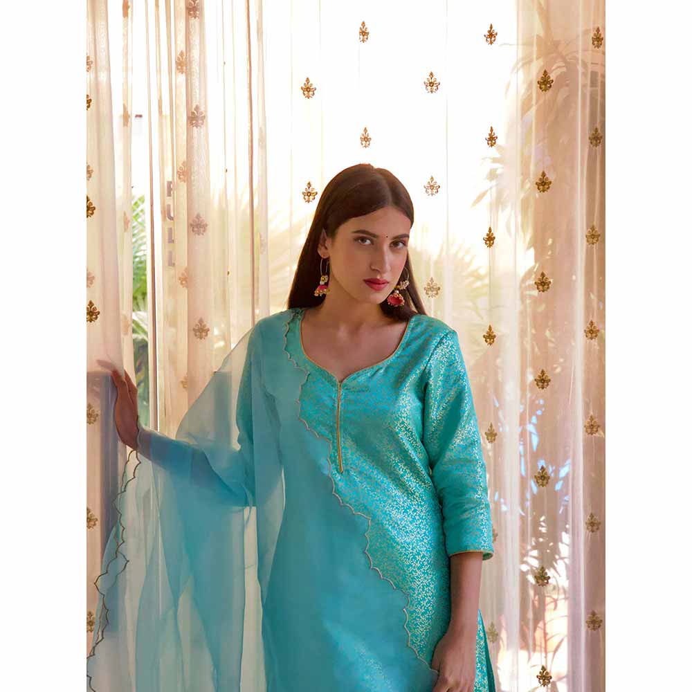 ONEWE INDIA Begum Banarshi Silk Set (Set of 3)