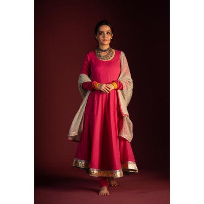 PANTS AND PAJAMAS Pink Mangal Foil Print Dupatta