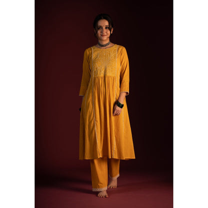 PANTS AND PAJAMAS Mustard Brahspati Foil Print Dupatta