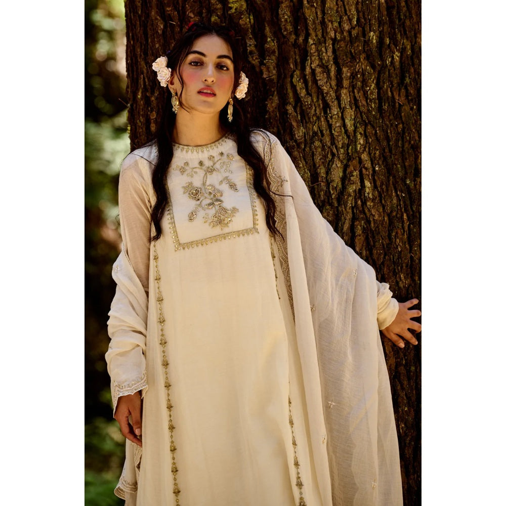 Paulmi & Harsh Off White Cutdana Kurta (Set of 3)