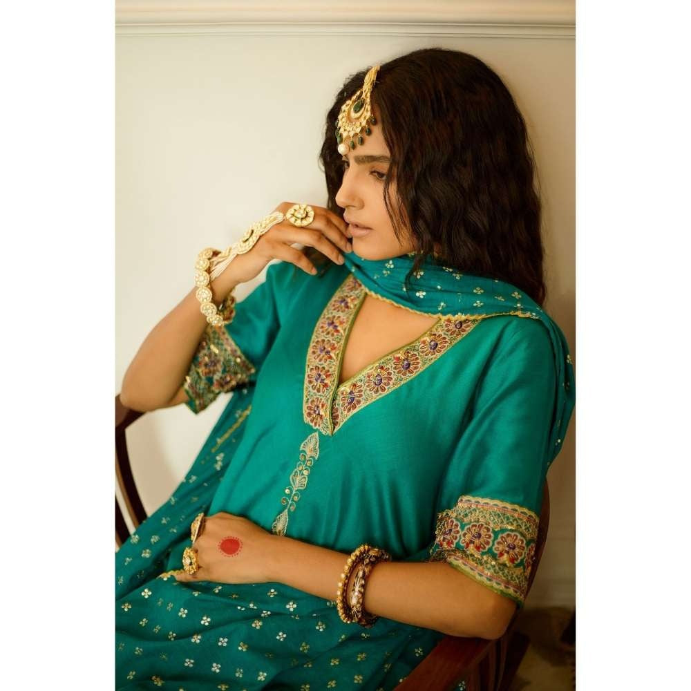 PRATIBHA SULTANIA Green Kurta Suit & Pant with Dupatta with Scalloped Hem (Set of 3)