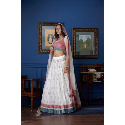 PRATIBHA SULTANIA White Lehenga & Blouse with Tasseled Ghungroo Dupatta Pallu (Set of 3)