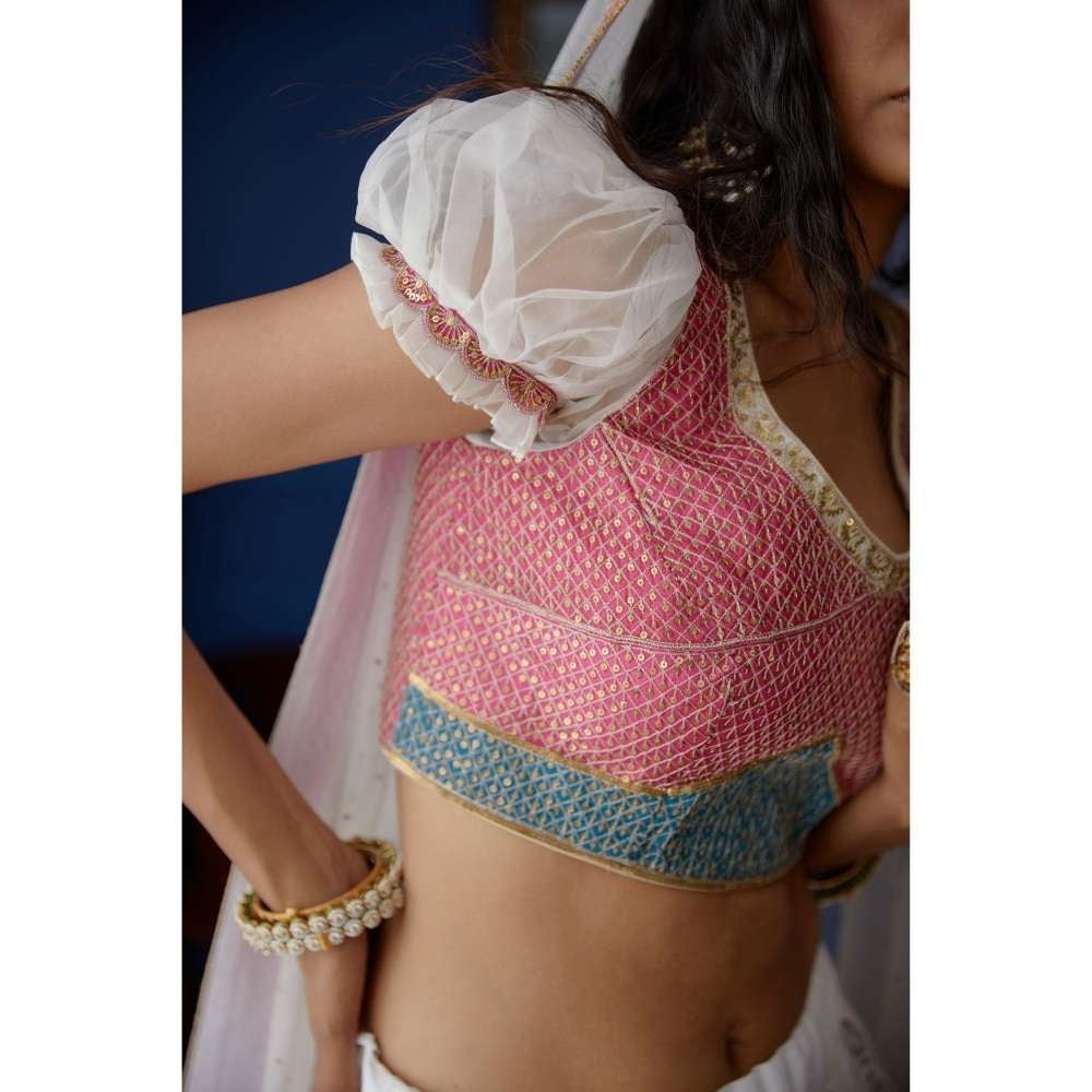 PRATIBHA SULTANIA White Lehenga & Blouse with Tasseled Ghungroo Dupatta Pallu (Set of 3)