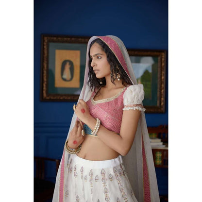 PRATIBHA SULTANIA White Lehenga & Blouse with Tasseled Ghungroo Dupatta Pallu (Set of 3)