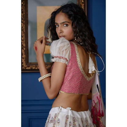 PRATIBHA SULTANIA White Lehenga & Blouse with Tasseled Ghungroo Dupatta Pallu (Set of 3)