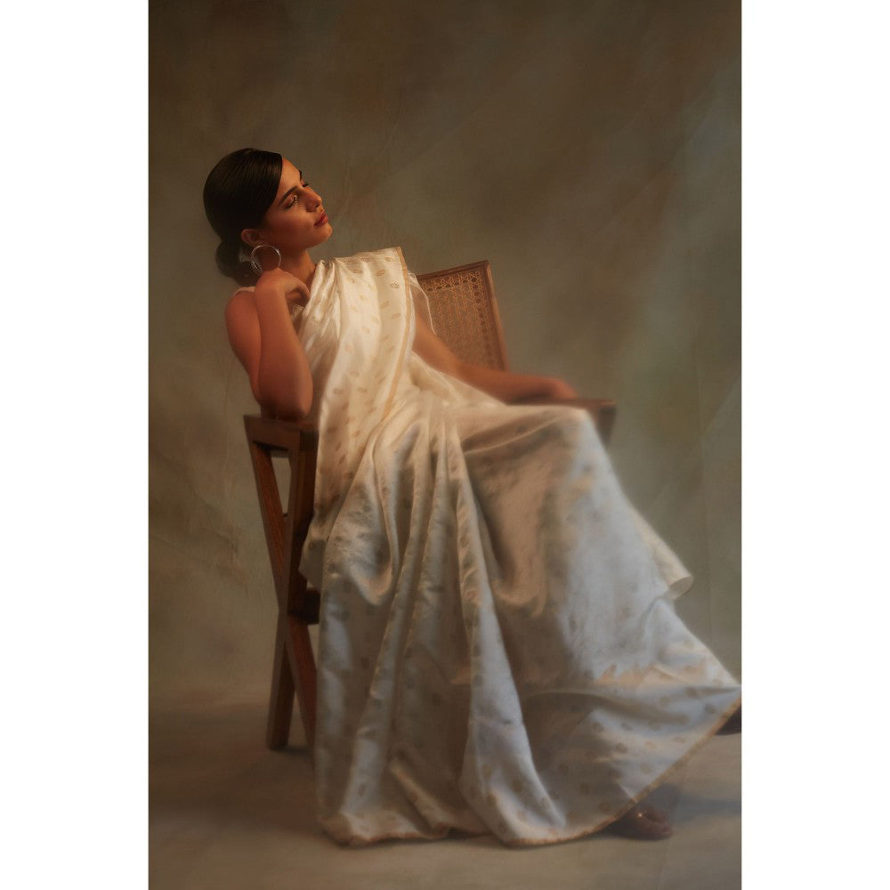 PRIYANKA RAAJIV Akasa Off White Chanderi Silk Saree with Unstitched Blouse