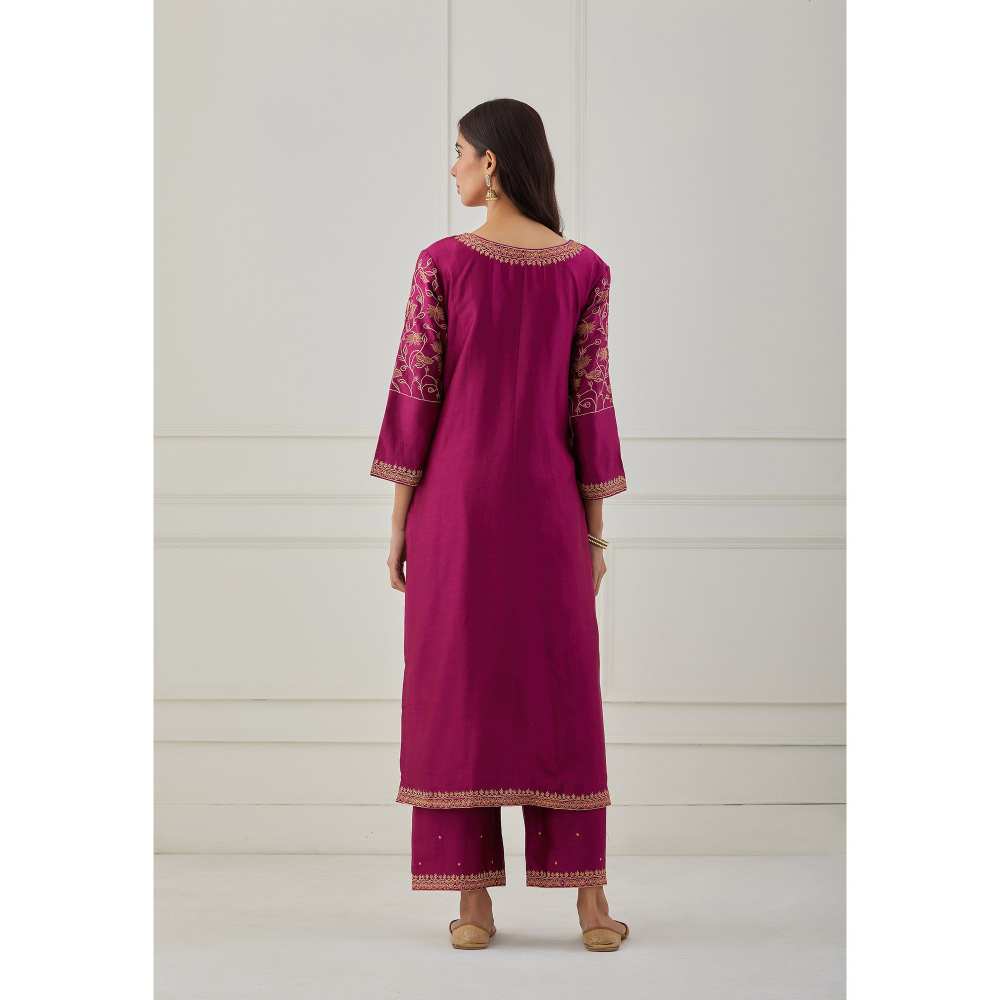 Priya Chaudhary Magenta Embroidered Chanderi Silk Kurta