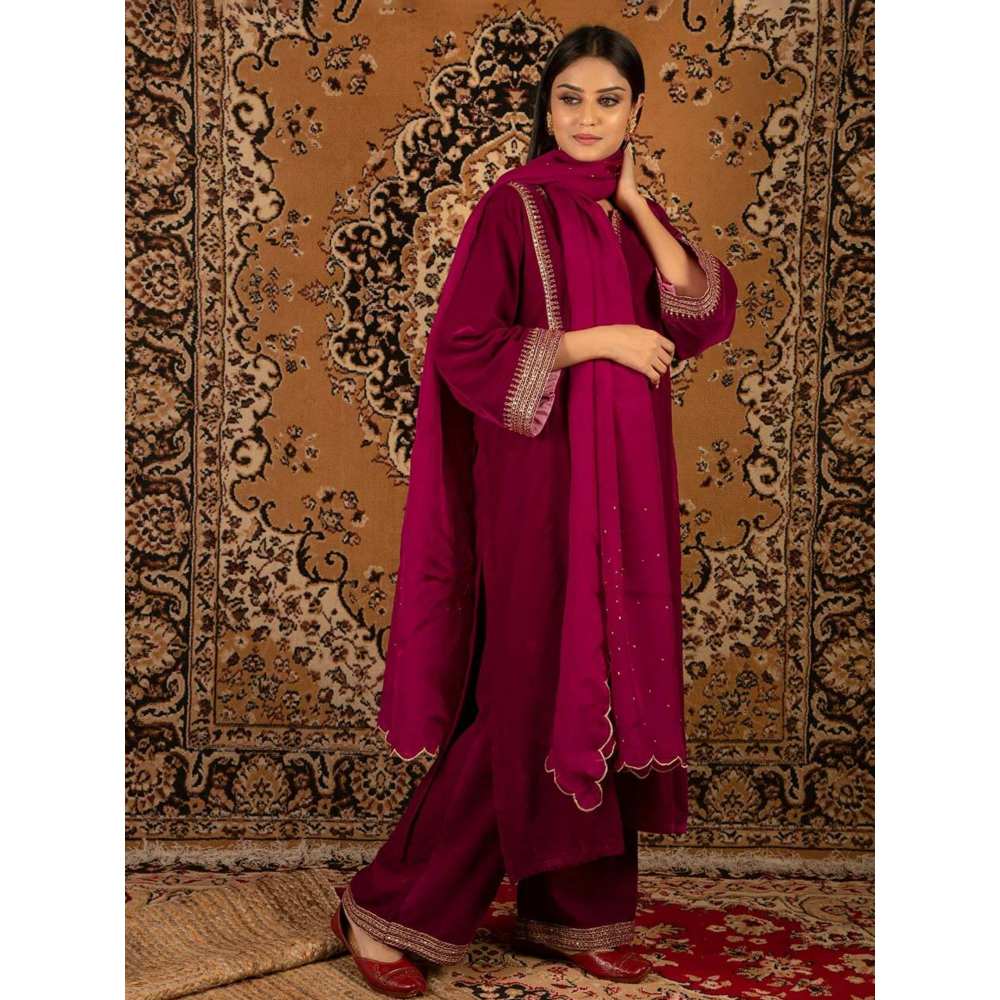 Priya Chaudhary Magenta Organza Dupatta