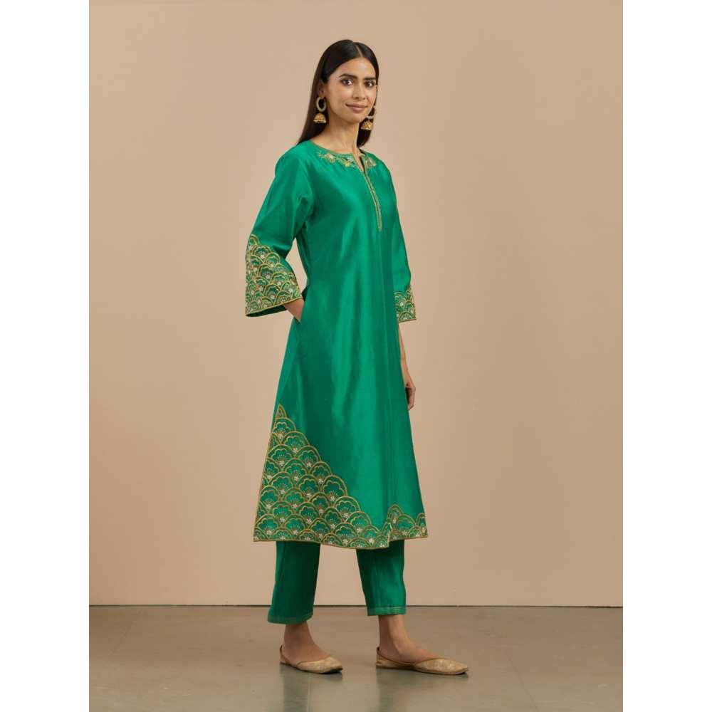Priya Chaudhary Green Embroidered Chanderi Silk Kurta