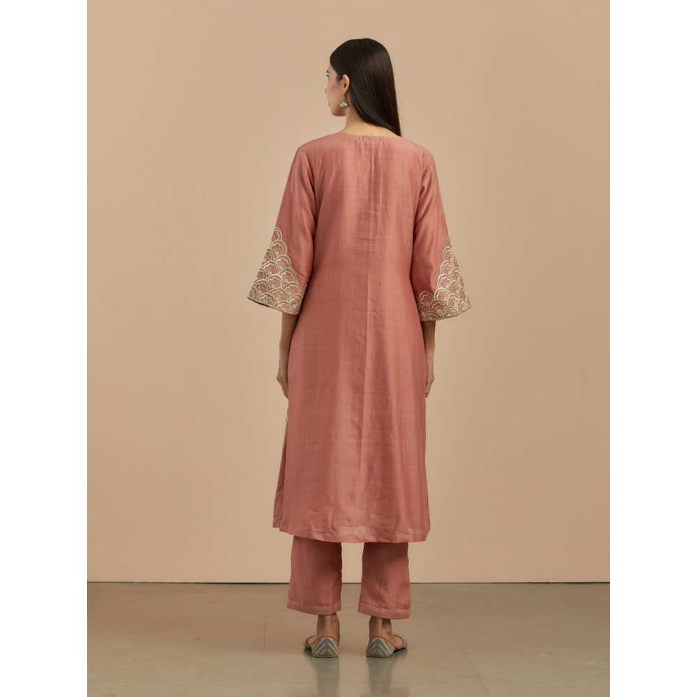 Priya Chaudhary Dust Pink Embroidered Chanderi Silk Kurta