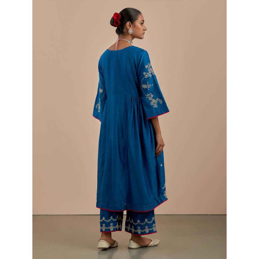 Priya Chaudhary Blue Embroidered Chanderi Silk Kurta