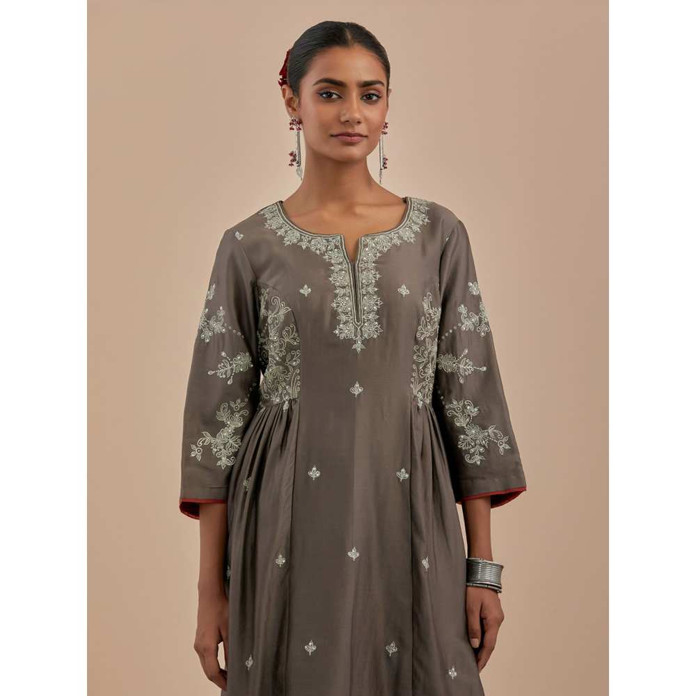 Priya Chaudhary Grey Embroidered Chanderi Silk Kurta