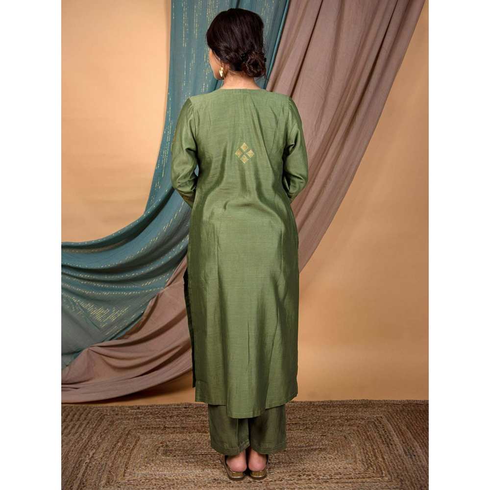 Priya Chaudhary Green Embroidered Chanderi Silk Kurta