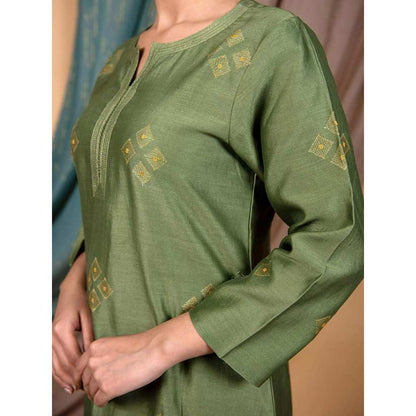 Priya Chaudhary Green Embroidered Chanderi Silk Kurta