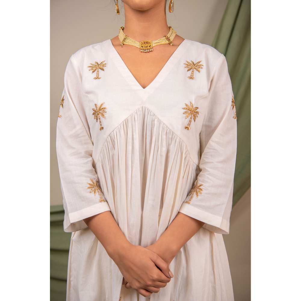 Priya Chaudhary Off White Embroidered Kurta and Pant (Set of 2)