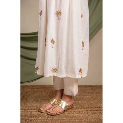 Priya Chaudhary Off White Embroidered Kurta and Pant (Set of 2)
