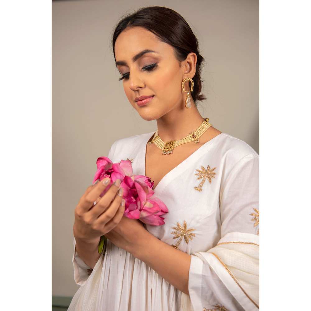 Priya Chaudhary Off White Embroidered Kurta and Pant (Set of 2)