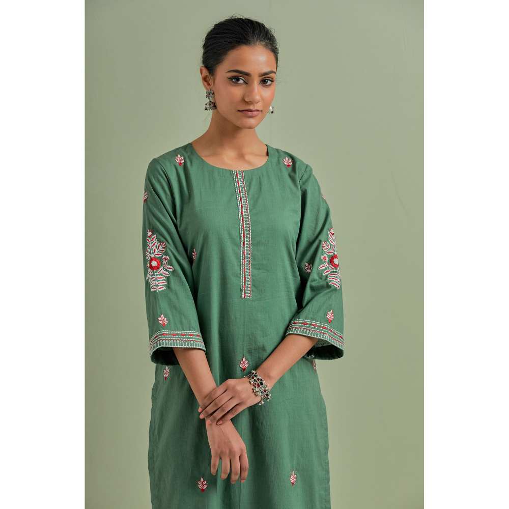 Priya Chaudhary Cotton Embroidered Green Kurta with Pant (Set of 2)
