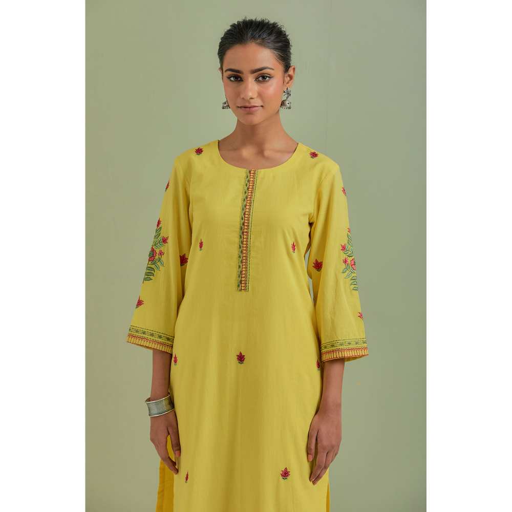 Priya Chaudhary Cotton Embroidered Yellow Kurta