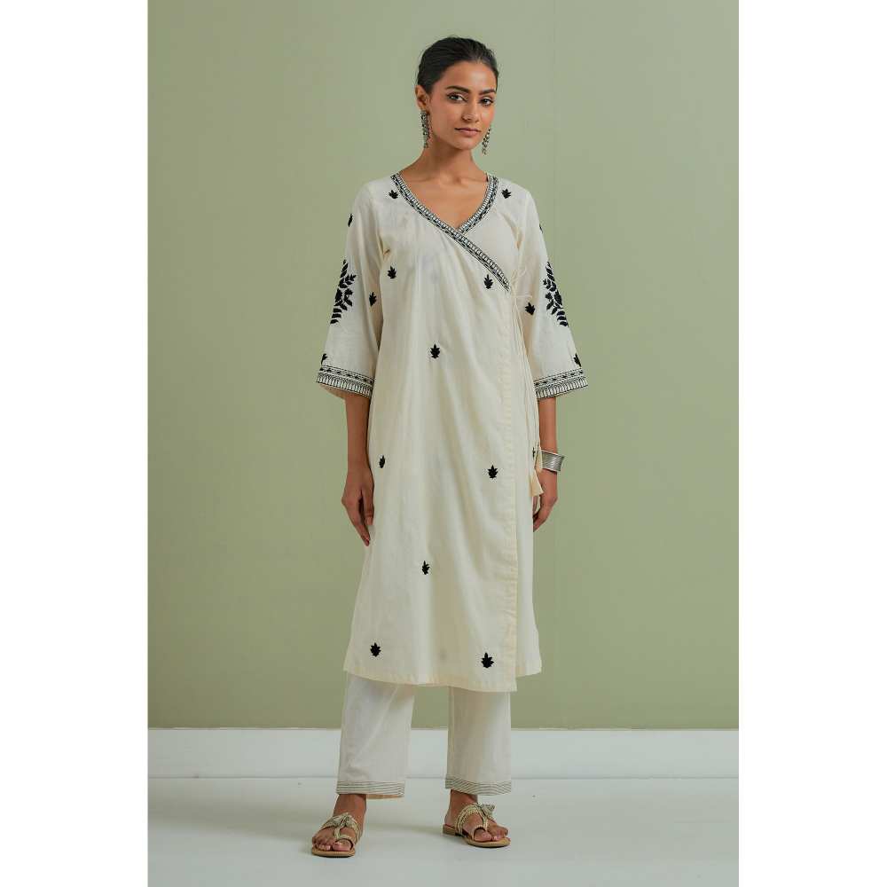 Priya Chaudhary Cotton Embroidered Off White Kurta with Pant and Dupatta (Set of 3)