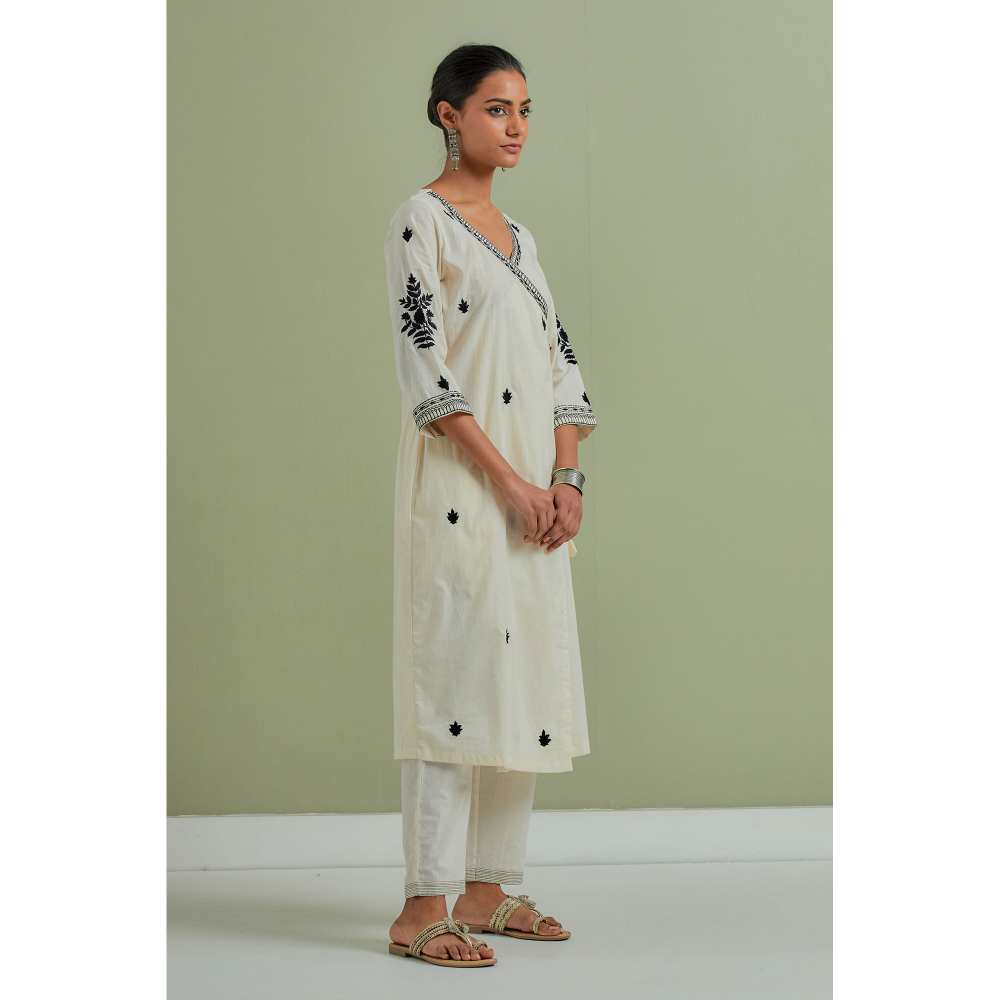 Priya Chaudhary Cotton Embroidered Off White Kurta with Pant and Dupatta (Set of 3)