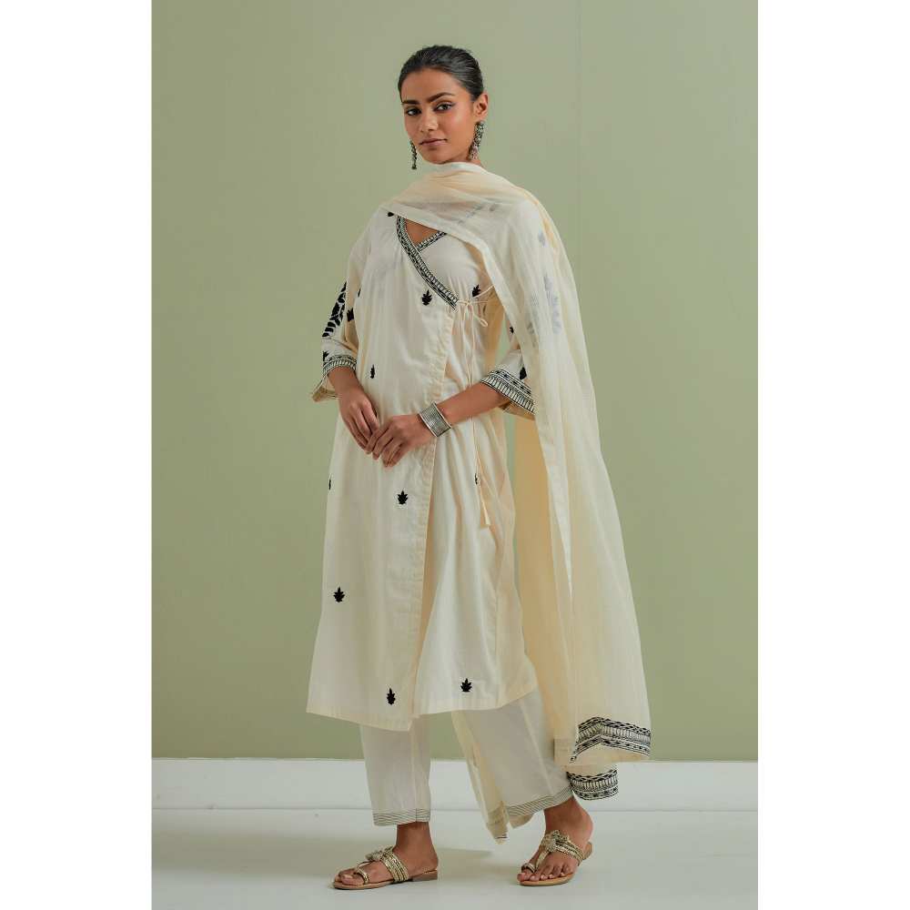 Priya Chaudhary Cotton Embroidered Off White Kurta with Pant and Dupatta (Set of 3)