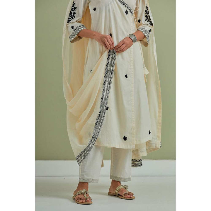 Priya Chaudhary Cotton Embroidered Off White Kurta with Pant and Dupatta (Set of 3)