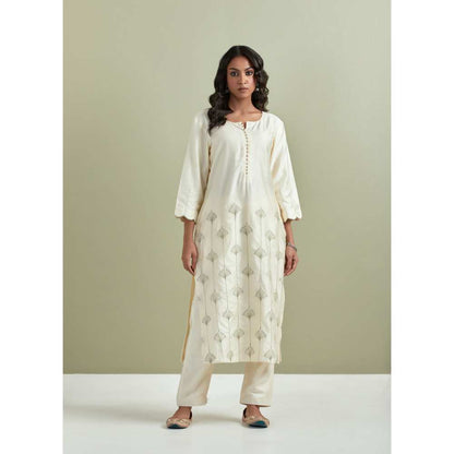 Priya Chaudhary Chanderi Embroidered Off White Kurta with Pant and Dupatta (Set of 3)