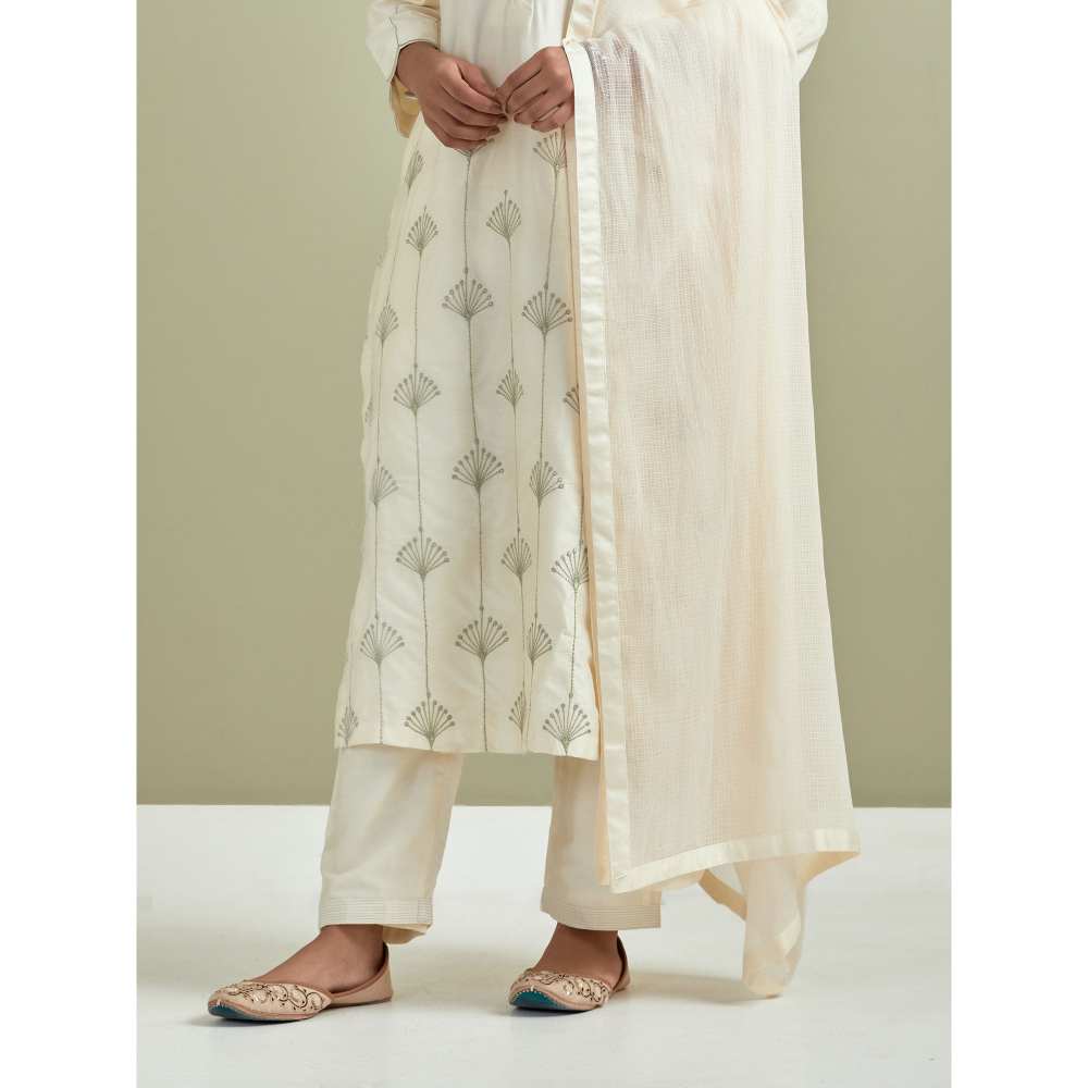 Priya Chaudhary Chanderi Embroidered Off White Kurta with Pant and Dupatta (Set of 3)