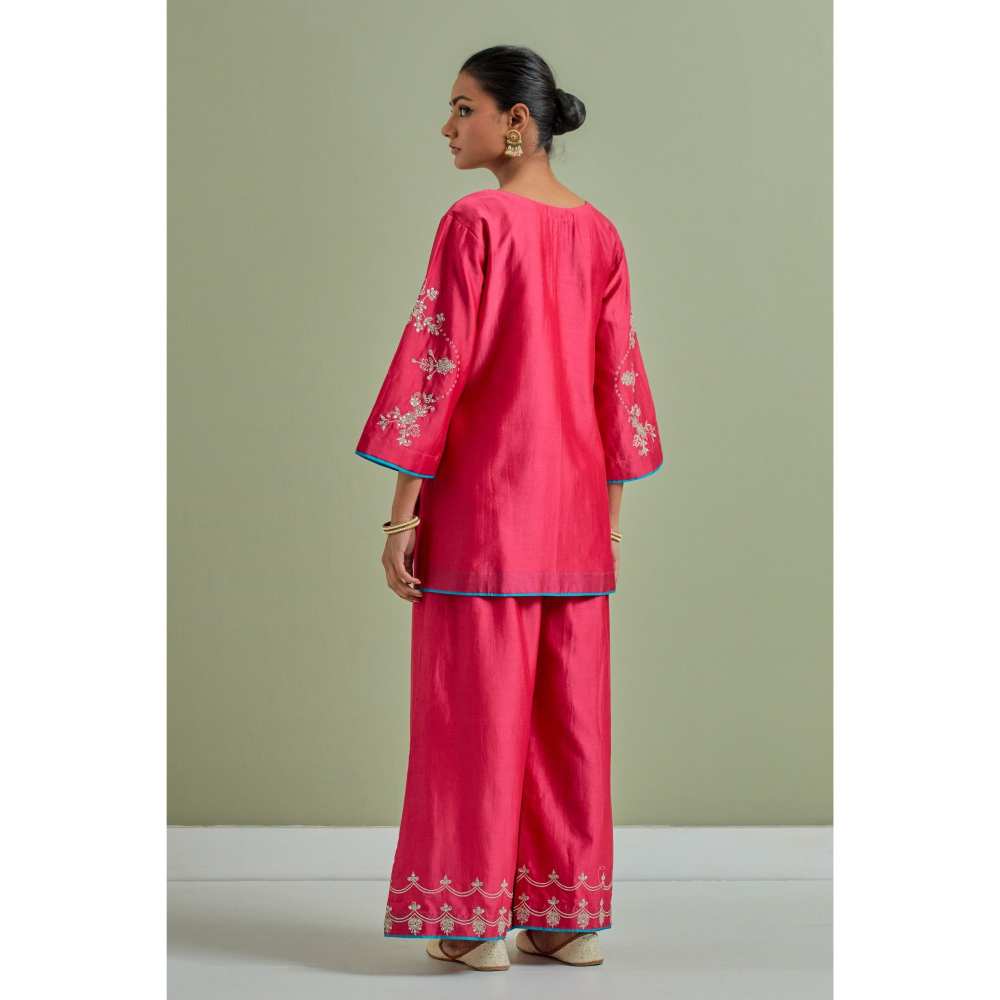 Priya Chaudhary Pink Embroidered Chanderi Silk Kurta