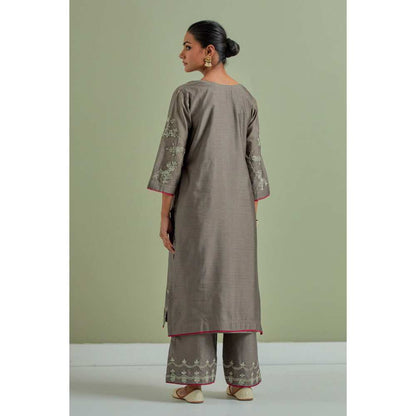 Priya Chaudhary Grey Embroidered Chanderi Silk Kurta