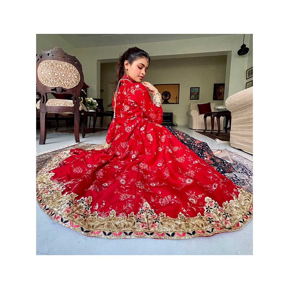RAISHAA Maharani Red Cape