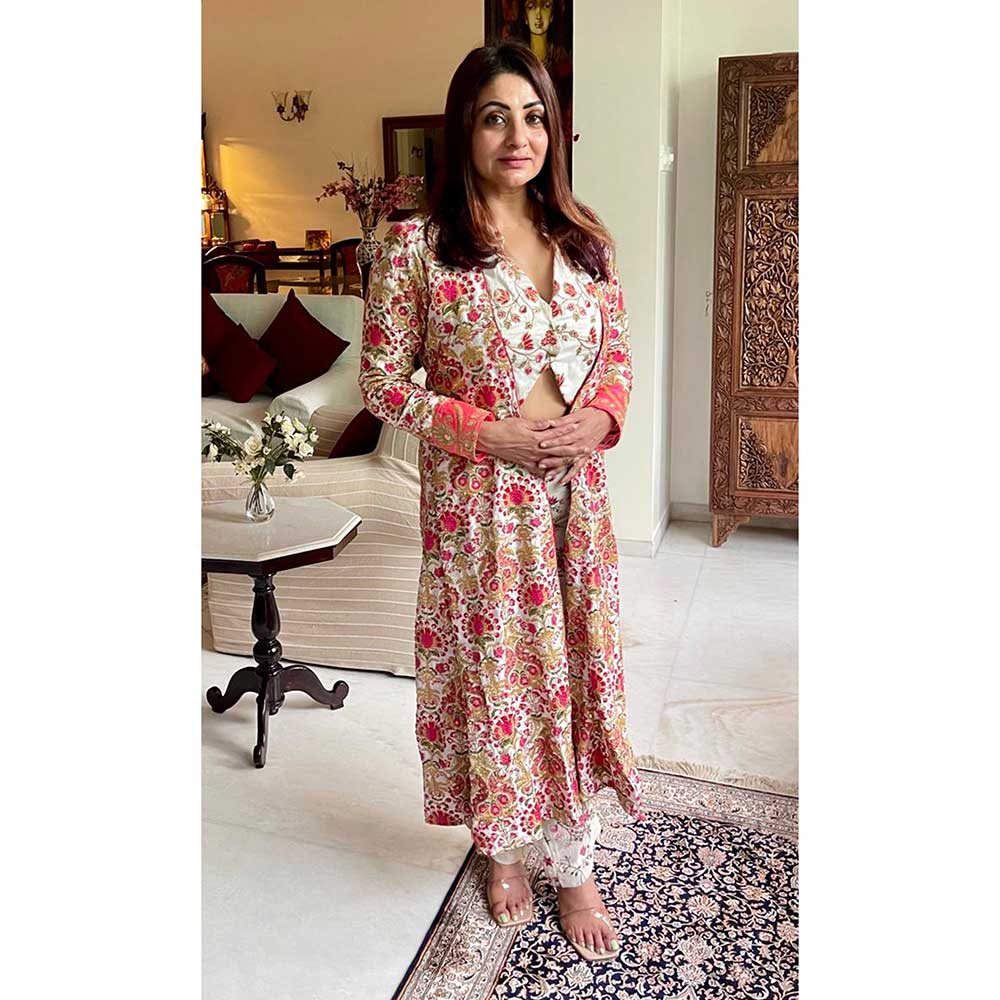 RAISHAA Gulaab White Cape