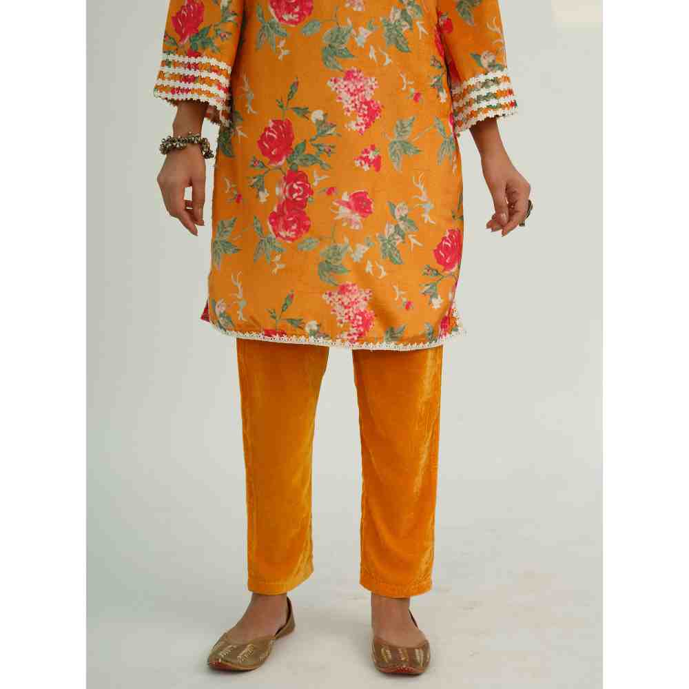 Roze Fareeha Velvet Kurta